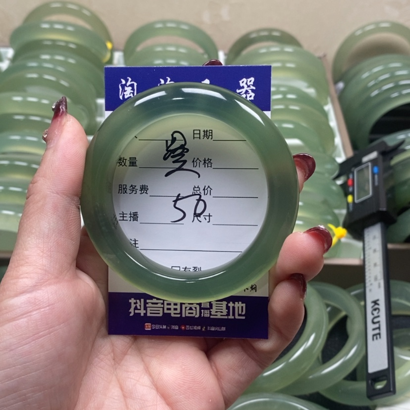 【闪购商品】蛇纹石玉手镯未镶嵌曼