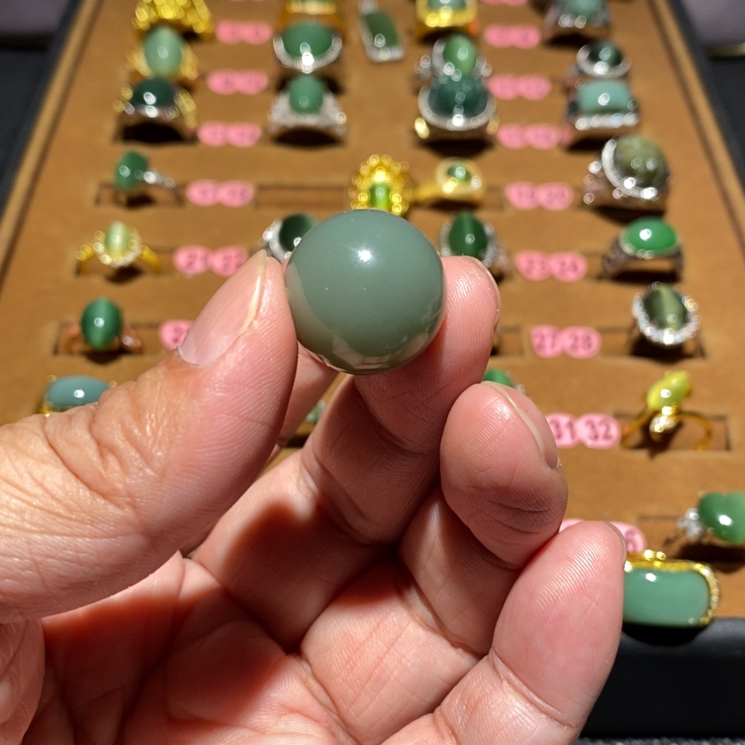 燕***和田玉未镶嵌戒指