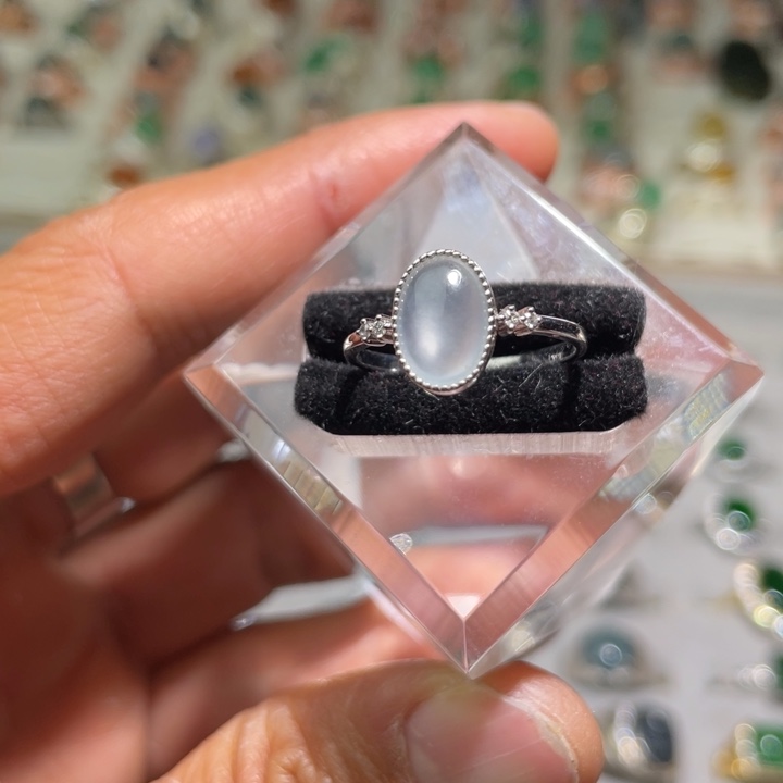 翡翠戒指18K金镶嵌缅甸天然翡翠A货