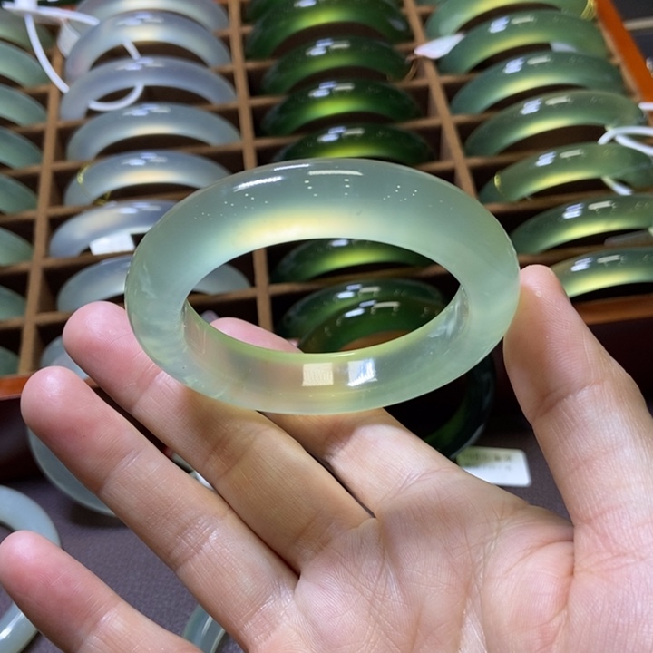 蛇纹石玉未镶嵌手镯52