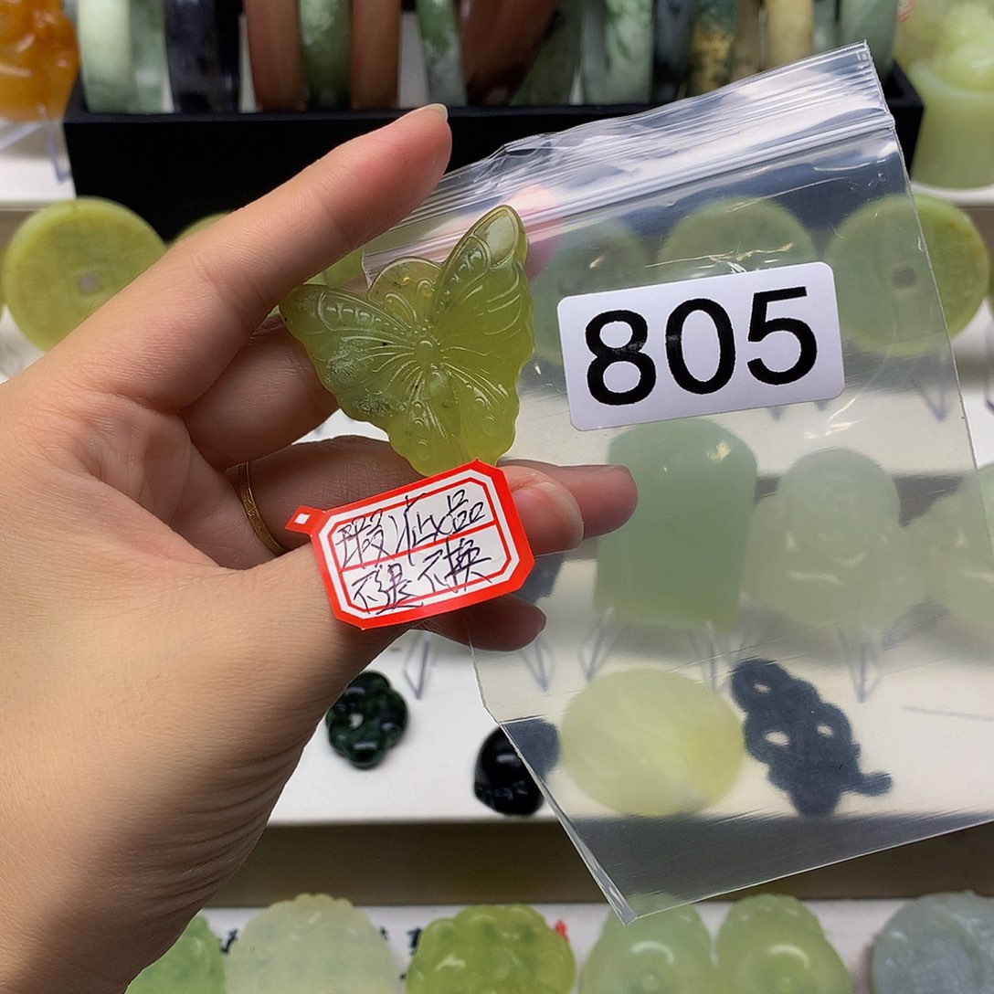 蛇纹石玉颈饰未镶嵌