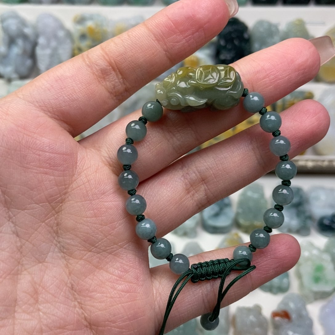 翡翠吊坠(赠链)未镶嵌