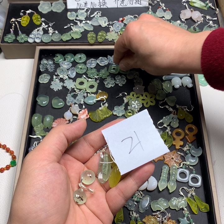 岩***妈蛇纹石玉合金耳钉