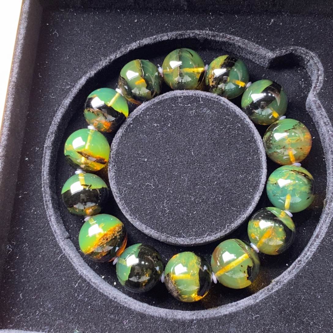 琥珀未镶嵌颈饰29.3克