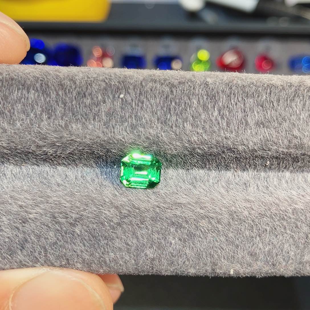 石榴石（沙弗莱）裸石未镶嵌1.11克拉