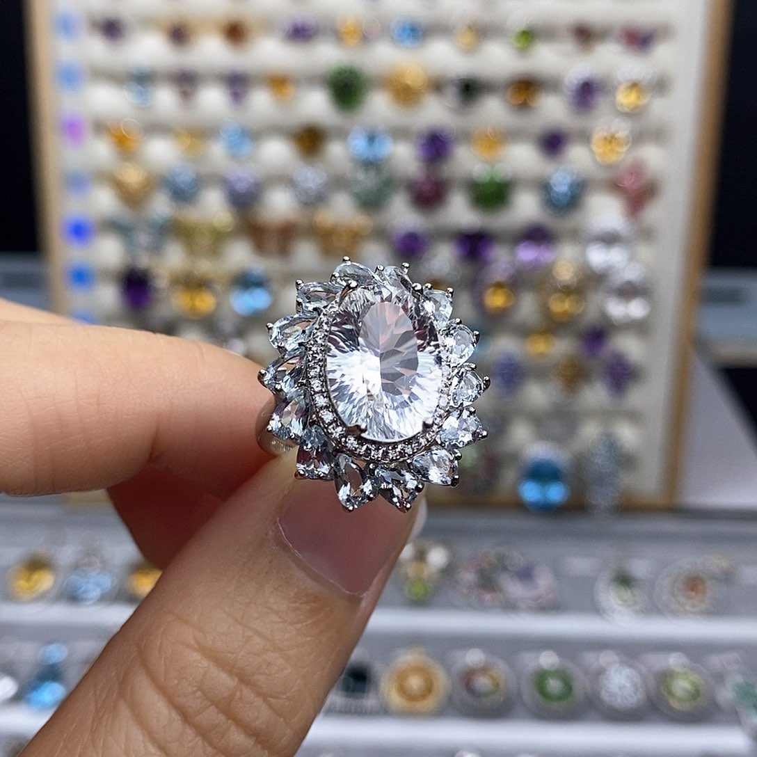 银S925镶嵌戒指水晶王****?不含证书