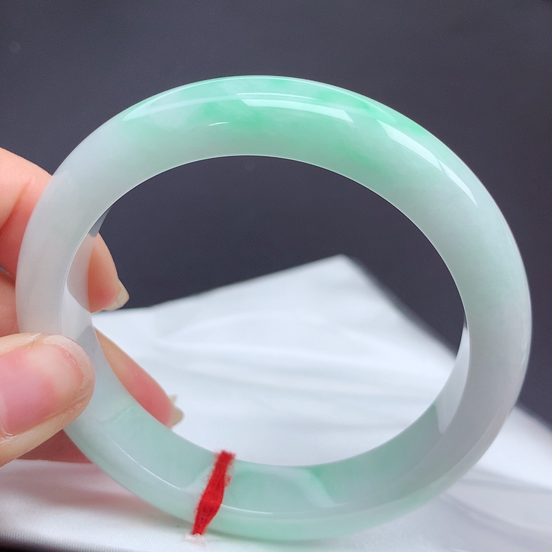 翡翠手镯未镶嵌l n n n n n n n