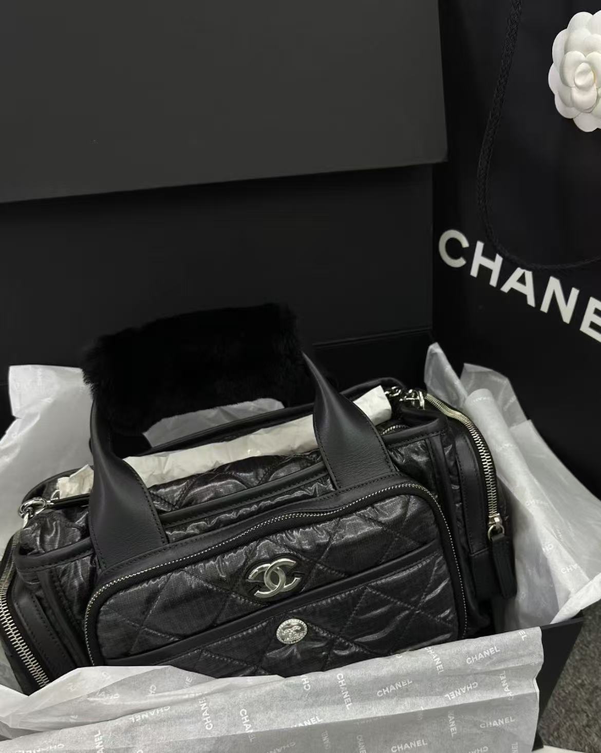 95新 Chanel/香奈儿 展会外场！黑银滑雪保龄球包