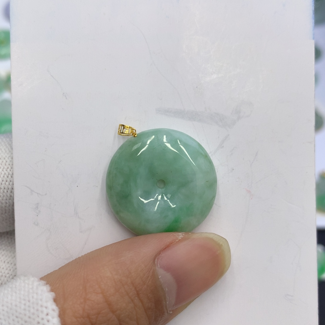 翡翠颈饰18K金镶嵌翡翠