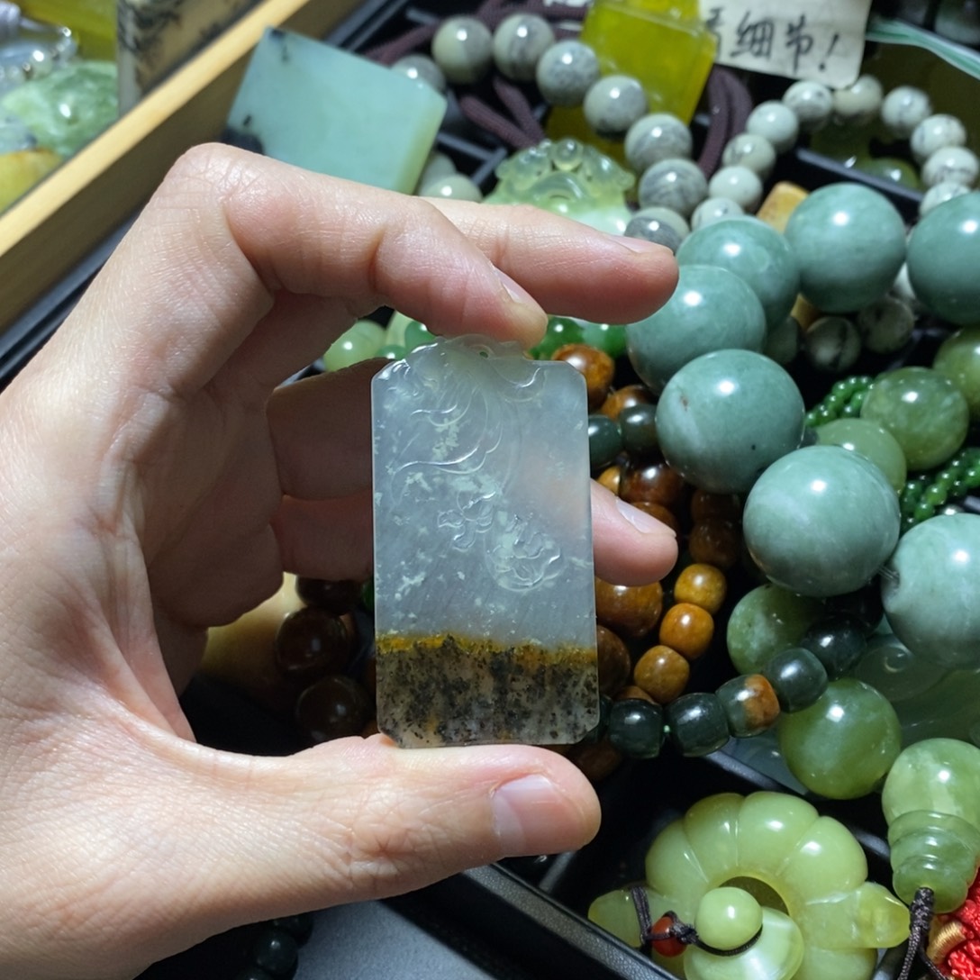 蛇纹石玉未镶嵌颈饰