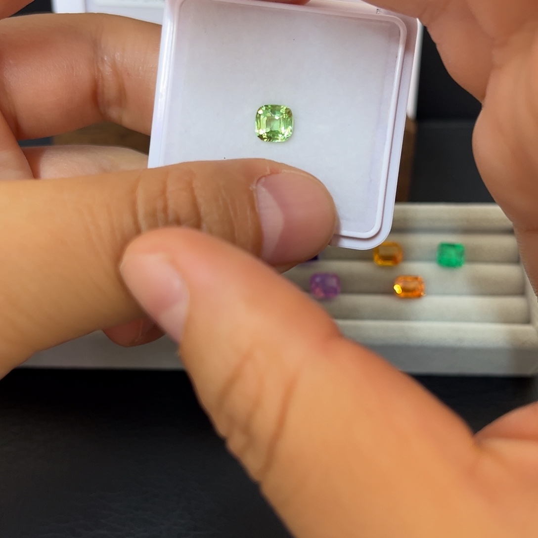 石榴石（沙弗莱）裸石未镶嵌1ct