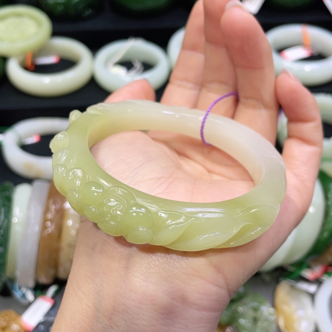 未镶嵌手镯（贵妃镯）和田玉41