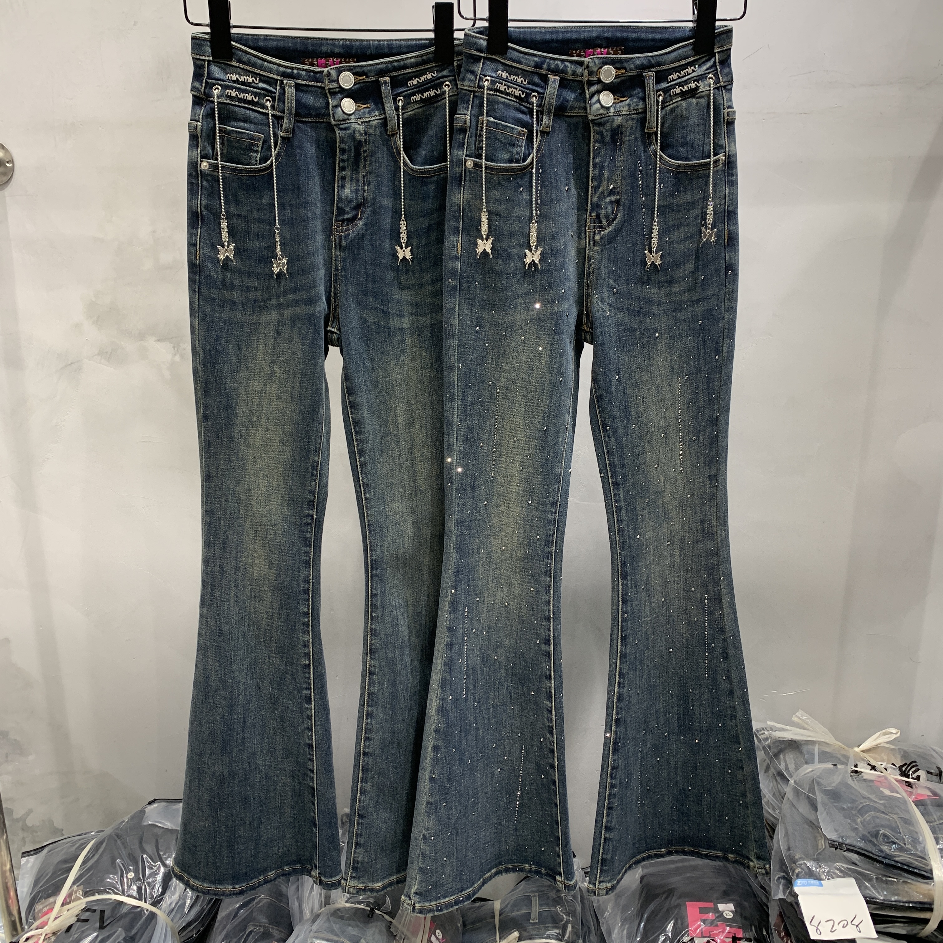 秋冬高腰欧货新款烫钻水洗微喇长裤女休闲时尚东南亚风牛仔裤喇叭