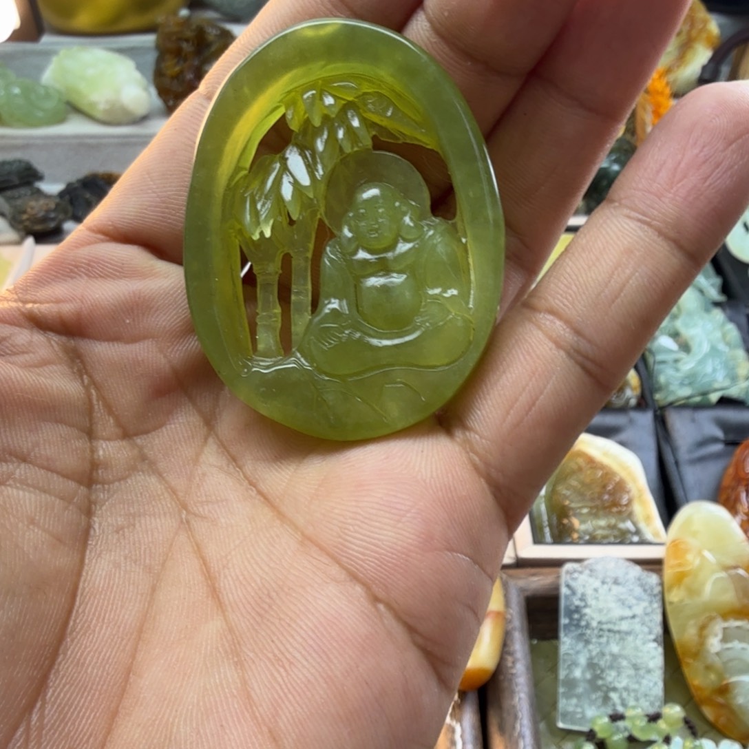 蛇纹石玉未镶嵌颈饰
