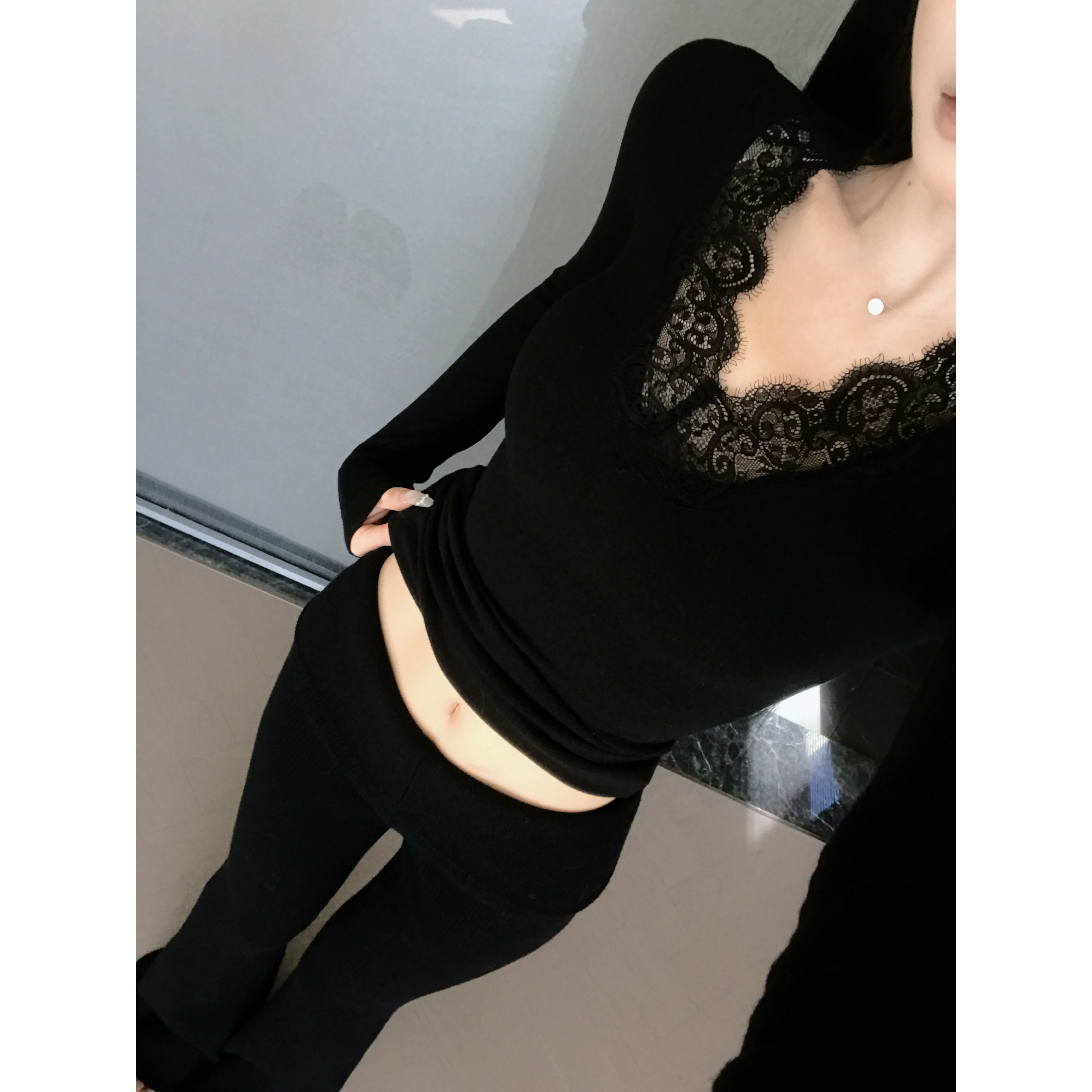 Pz【纯欲烧烧】sexy～巨显身材v领蕾丝打底修身弹力上衣 