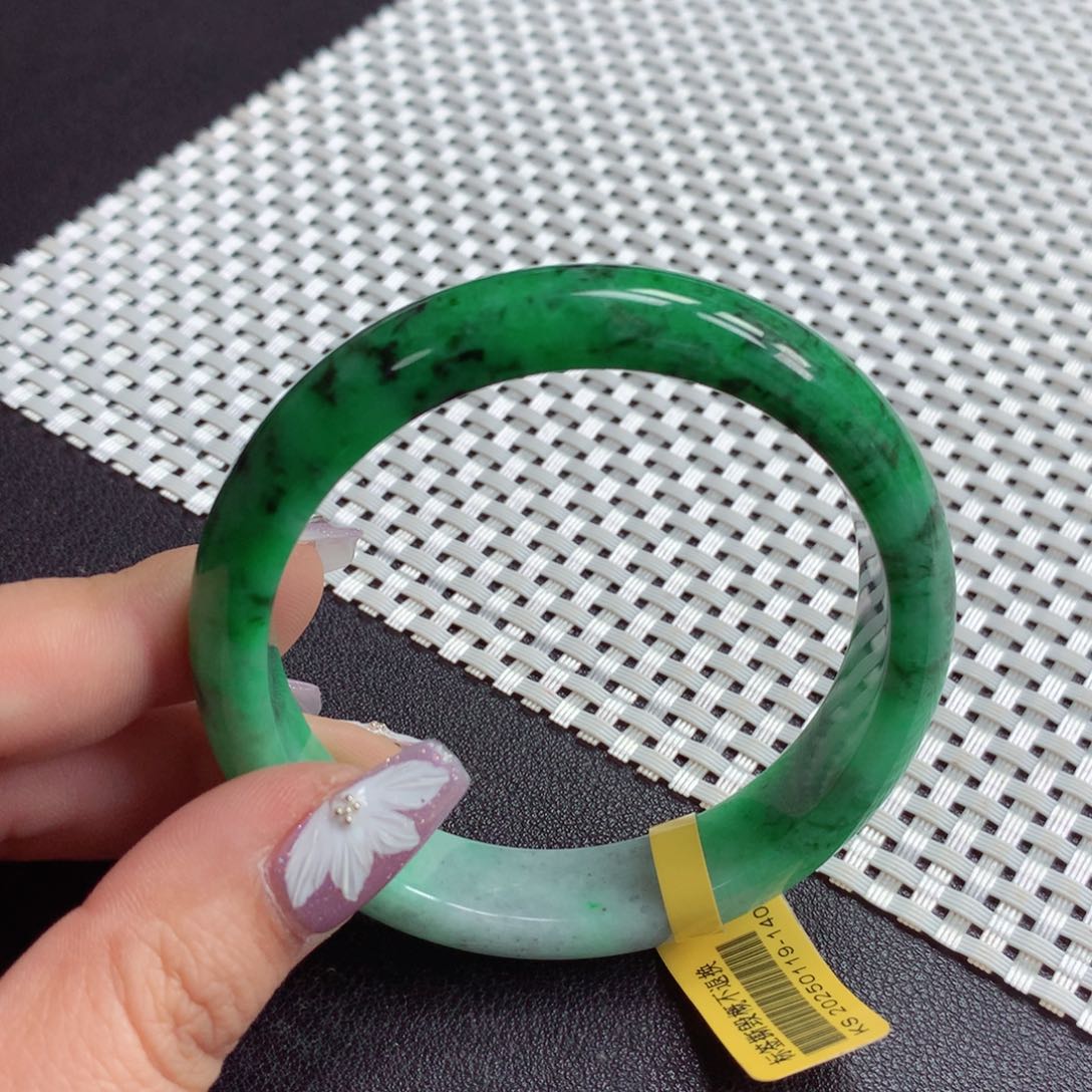 翡翠手镯未镶嵌缅甸