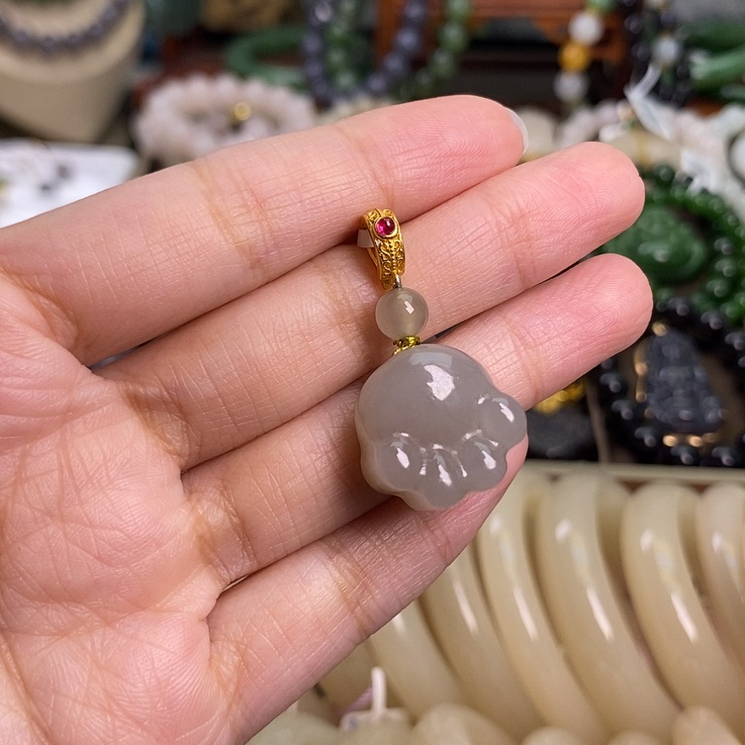 和田玉福利补贴熟藕粉招财手吊坠未镶嵌