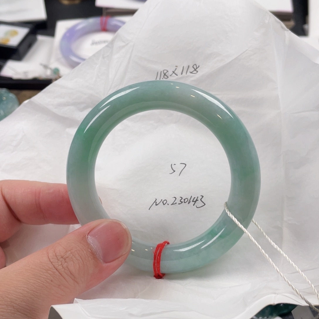翡翠手镯未镶嵌57圆条