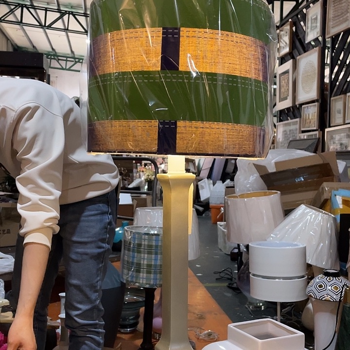 陶瓷花瓶，茶杯茶具。