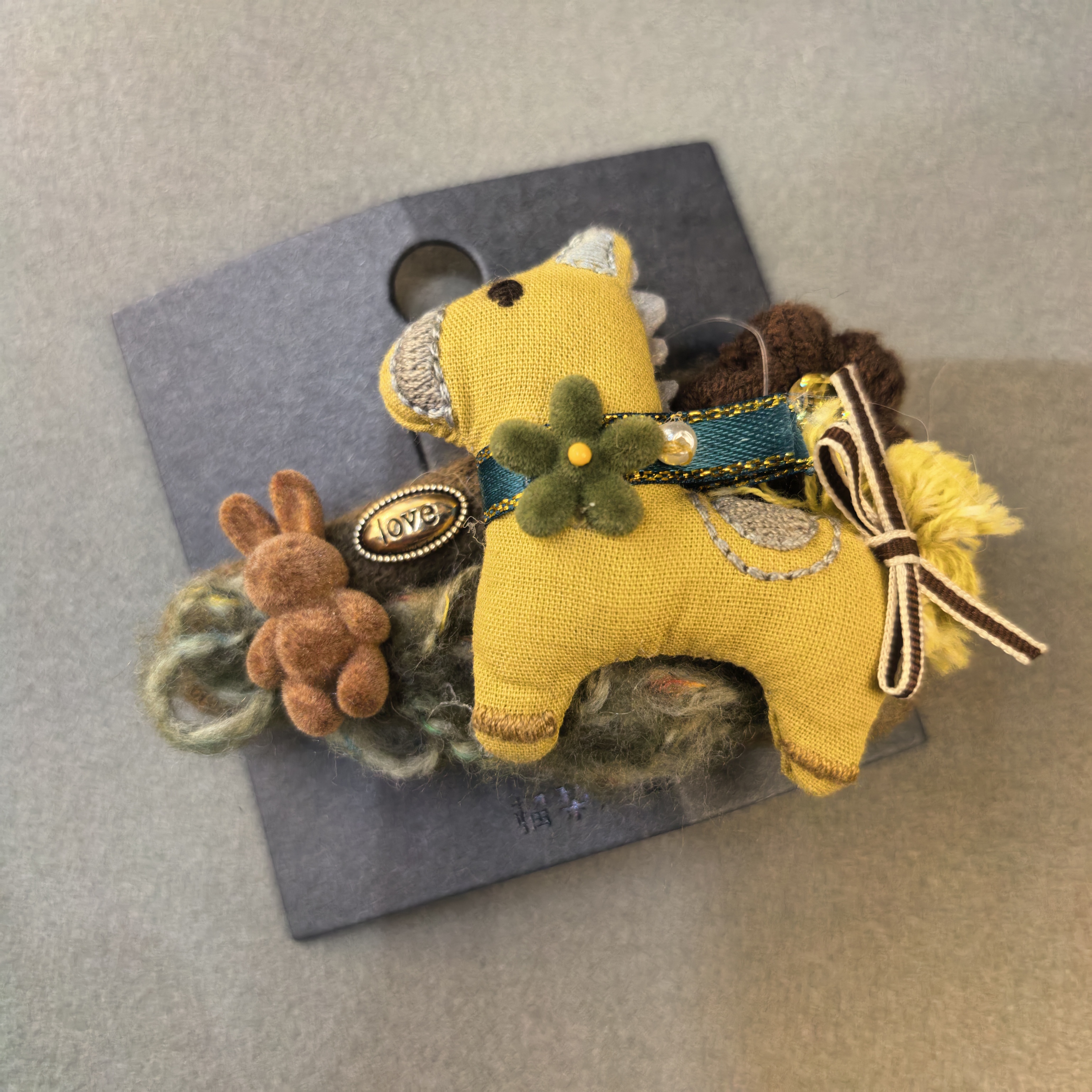 E619黄色小马小兔子花朵三角掰掰夹