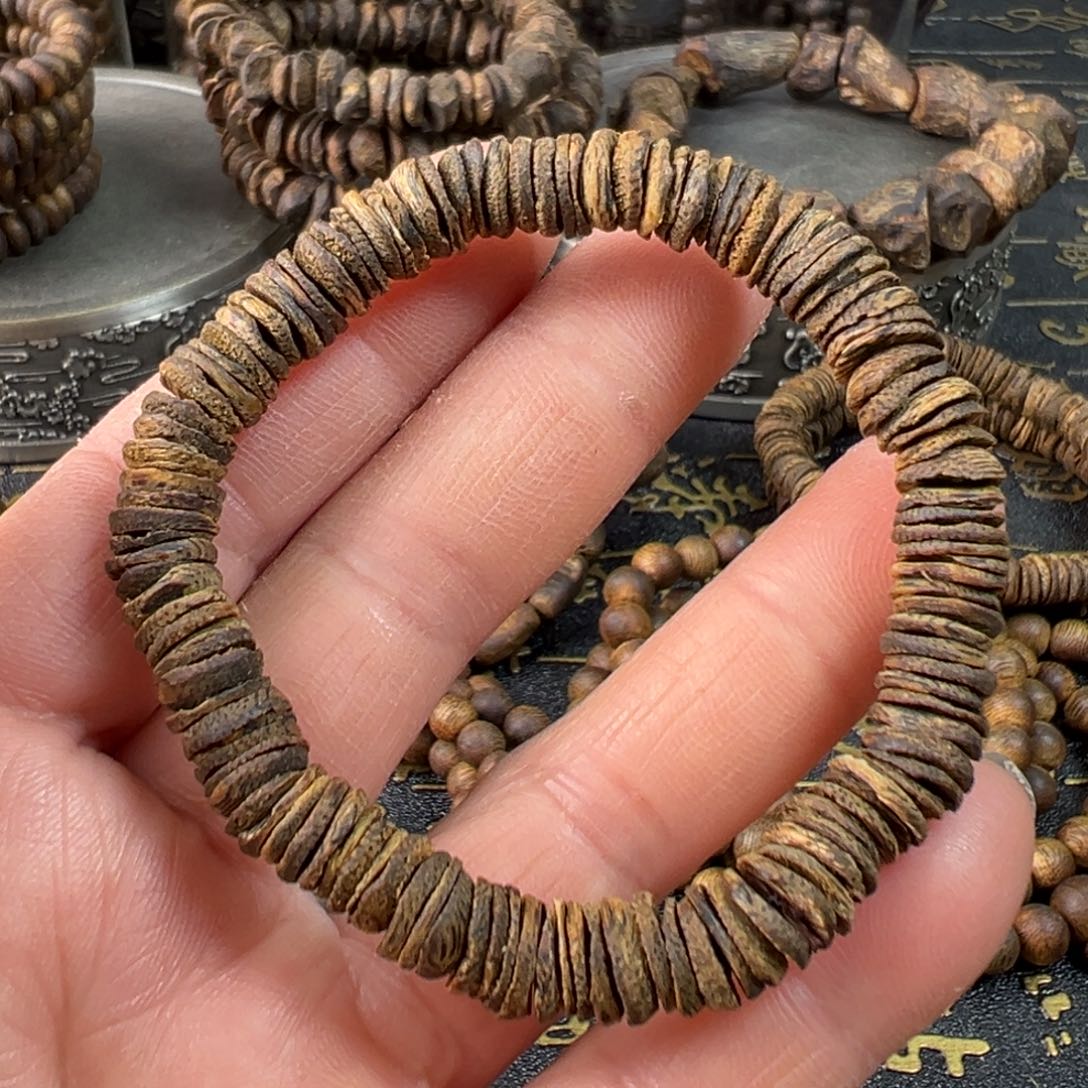 沉香手串0.8奇楠片珠单圈