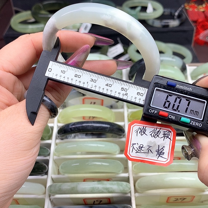 蛇纹石玉手镯未镶嵌4