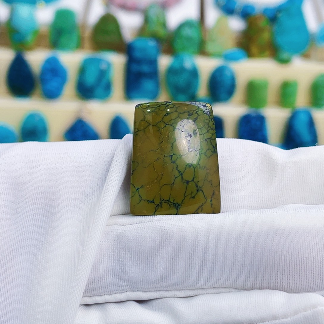 绿松石未镶嵌颈饰