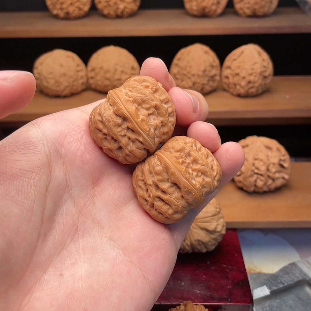 文玩核桃把件37红皮山地平谷元宝炸漏价