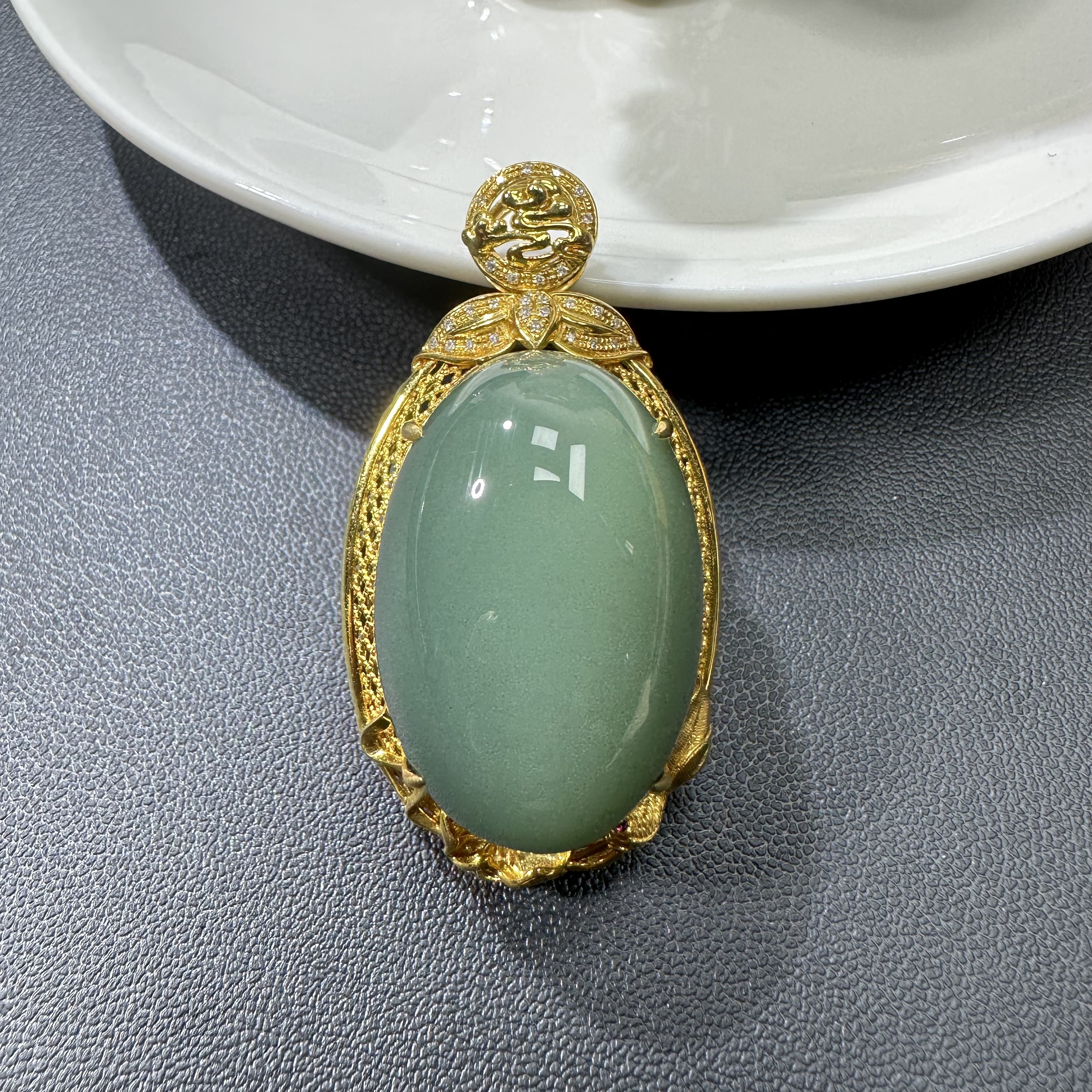 经典 俄料碧玉鸭蛋青瓷蓝猫眼鸽子蛋（裸石20*30*14mm）18K金镶嵌