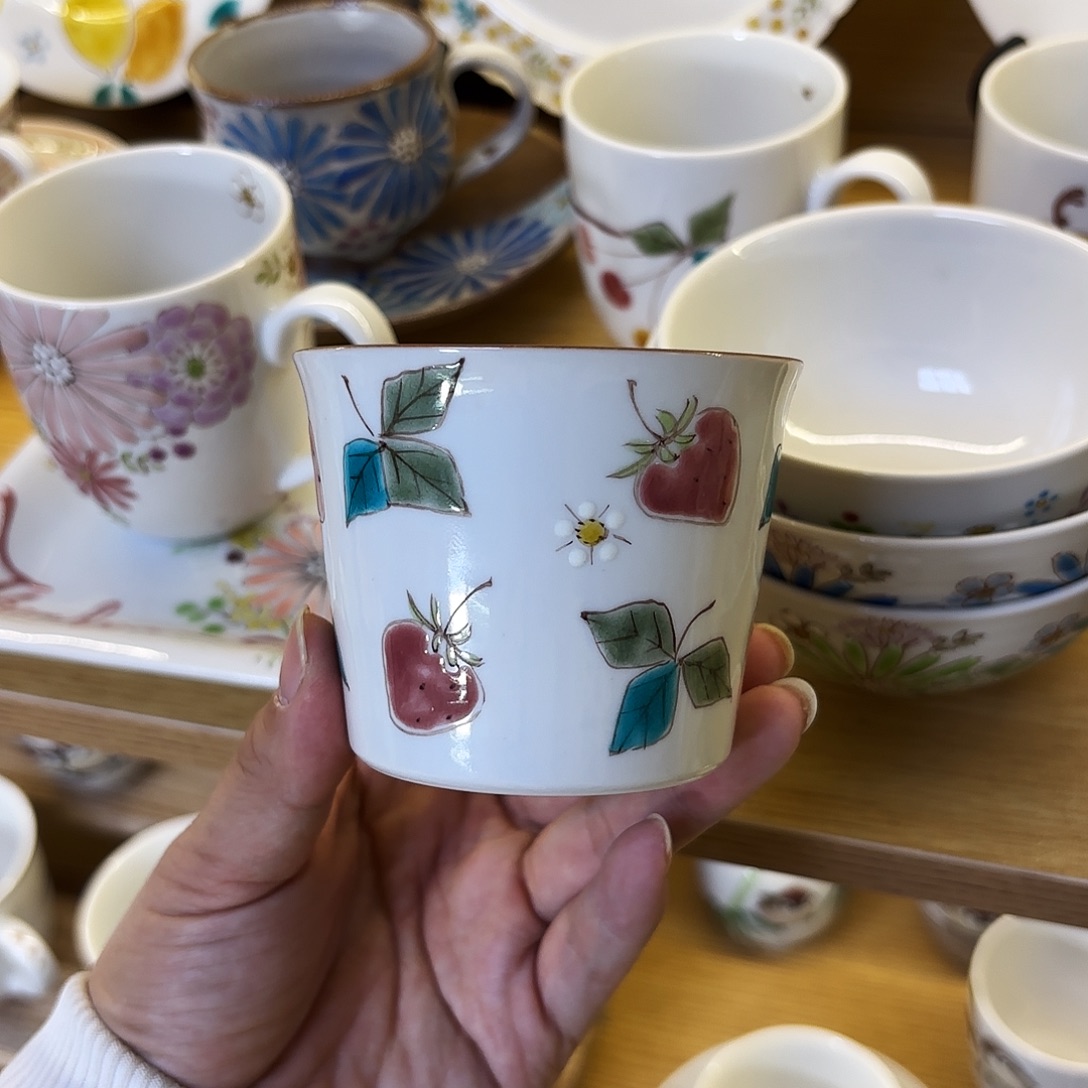 瓷          色绘游