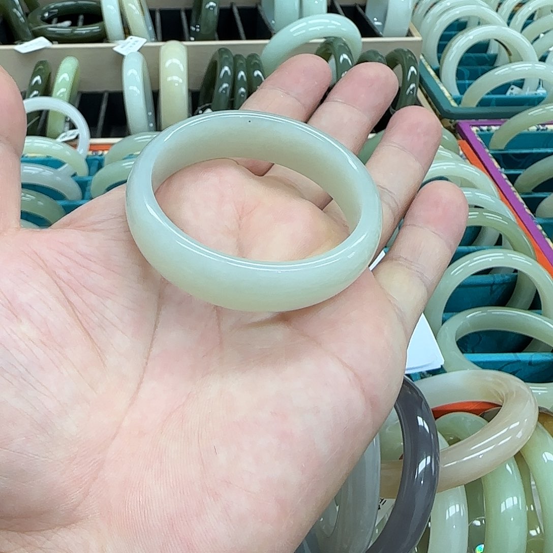 L***5和田玉（糖玉）未镶嵌手镯