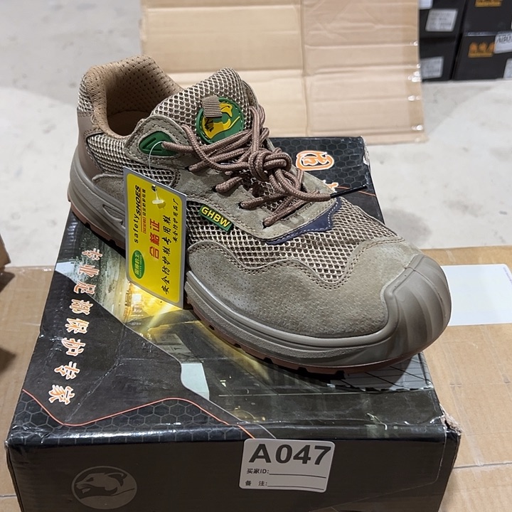 编码047号。43码防砸防刺劳保鞋。
