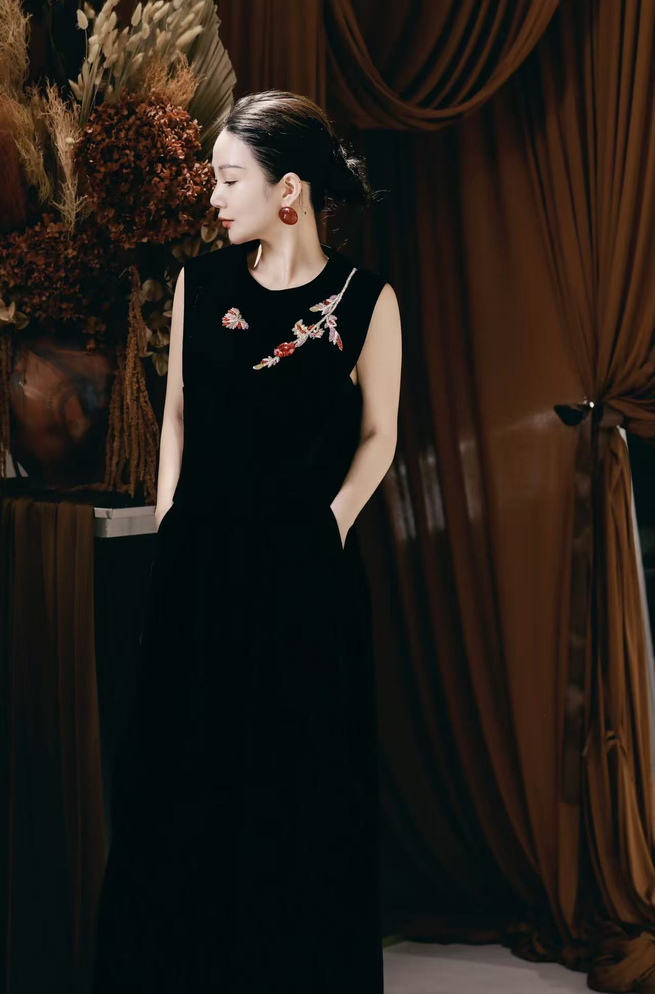 2026SS JADE玉琼 红色钉珠马甲