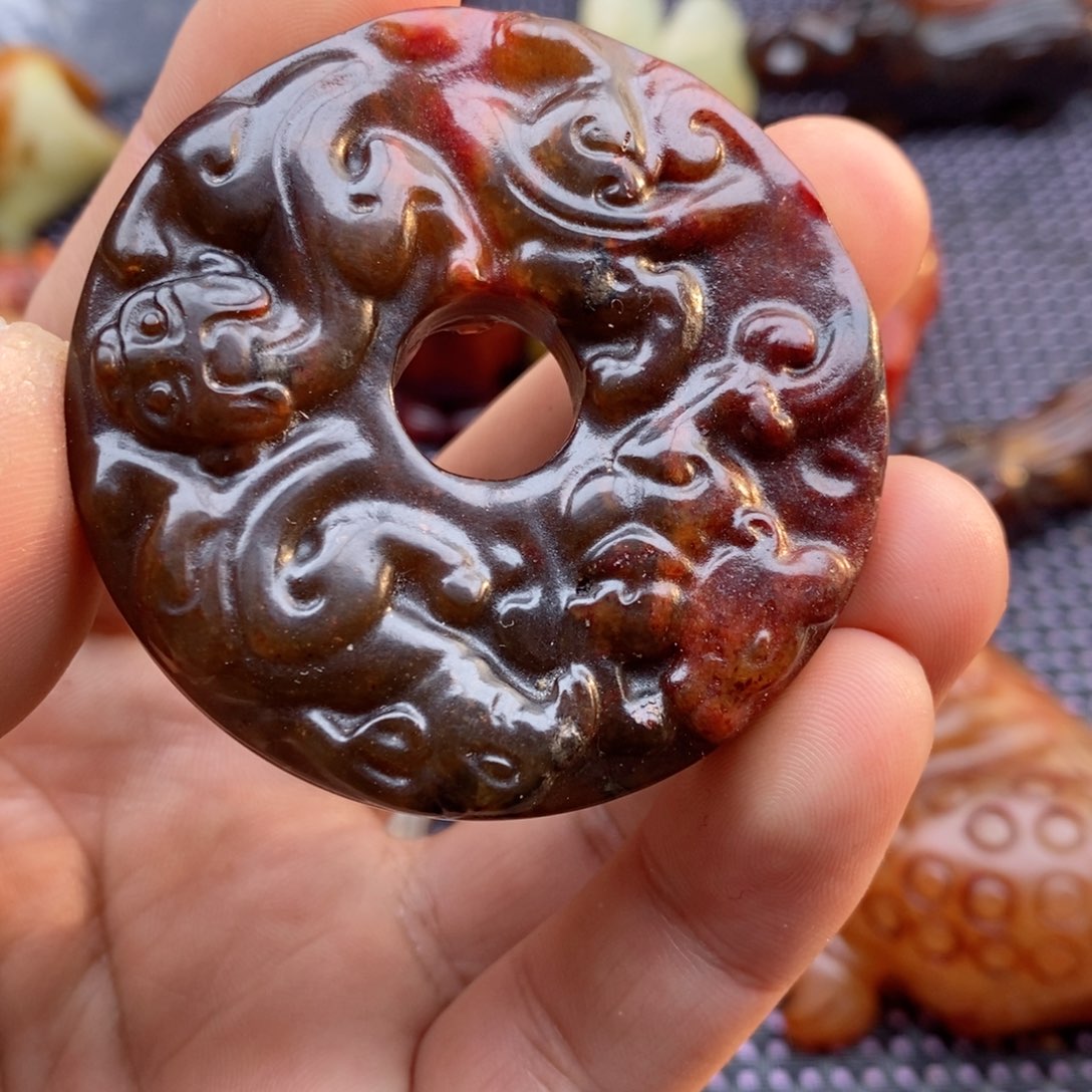 蛇纹石玉颈饰未镶嵌