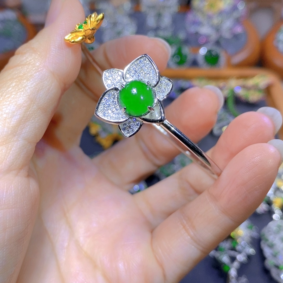 翡翠颈饰银S925镶嵌天然翡翠