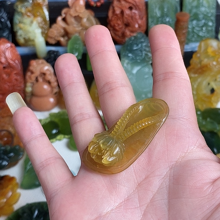 蛇纹石玉未镶嵌颈饰