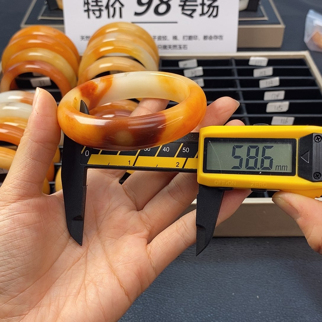 未镶嵌石英质玉（黄龙玉）手镯101号茄子山金沙老油红如血黄龙