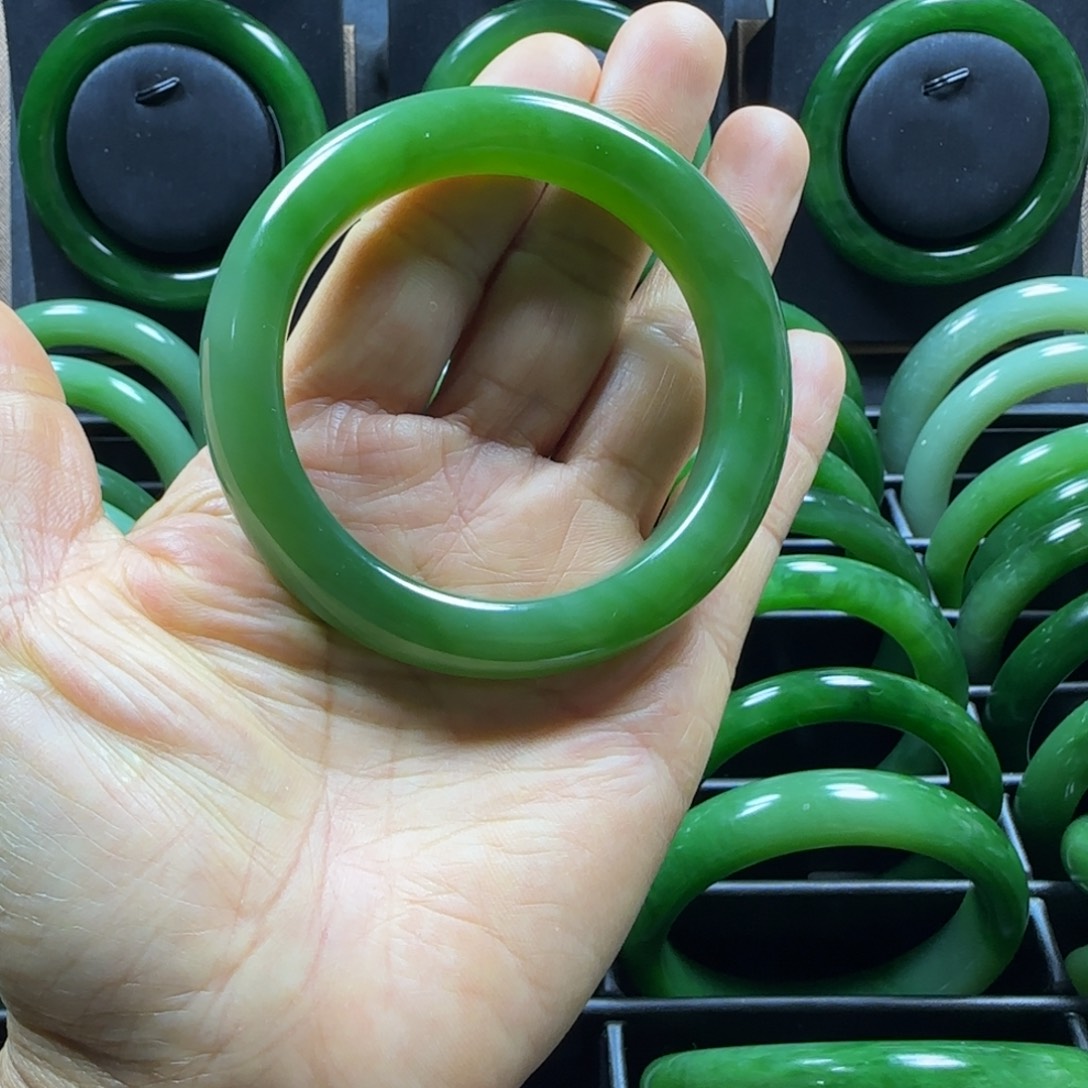 和田玉未镶嵌手镯