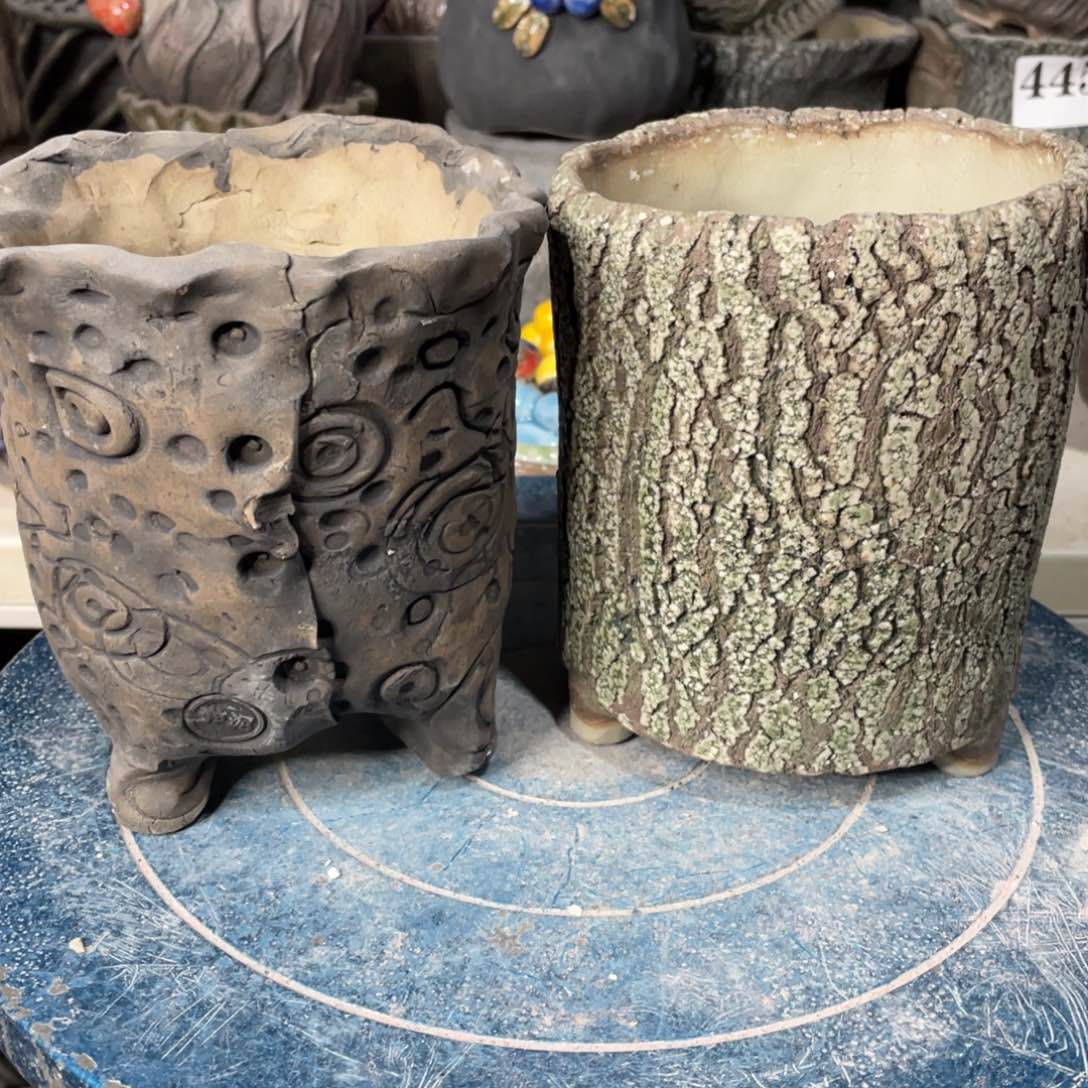 红陶微瑕的脸上有一丝的