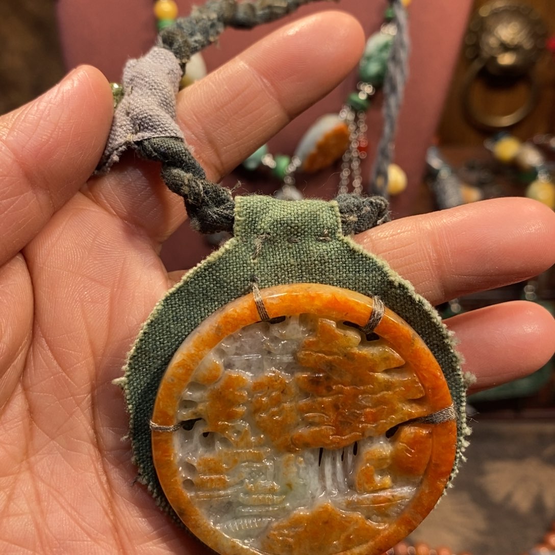 翡翠吊坠(赠链)未镶嵌