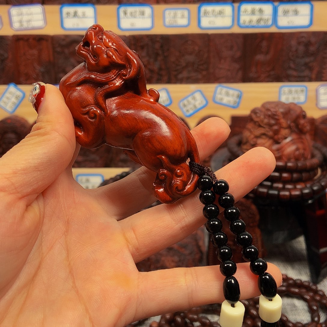木非洲紫檀 貔貅 手把件