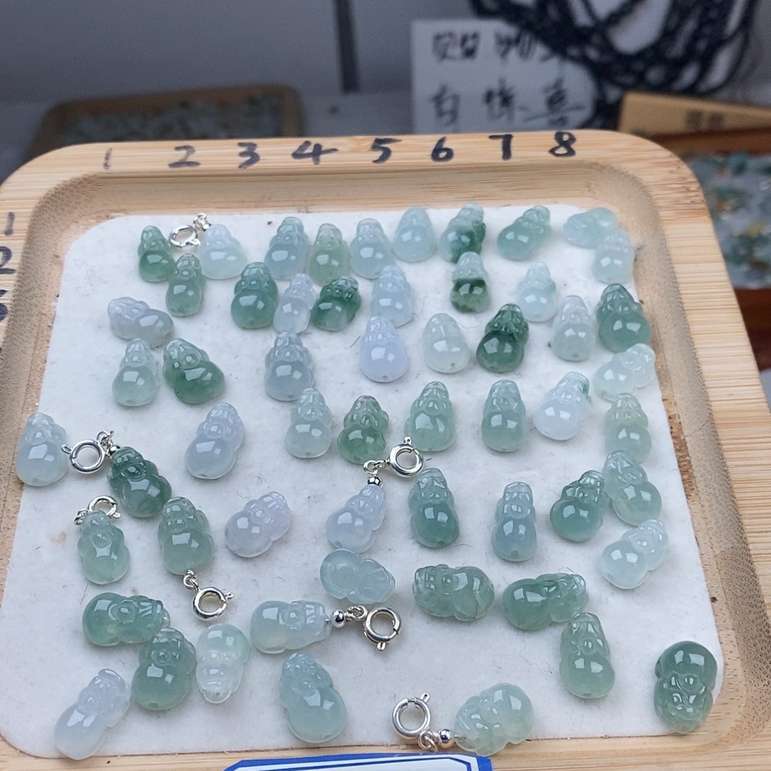 翡翠颈饰未镶嵌前后孔貔貅1个