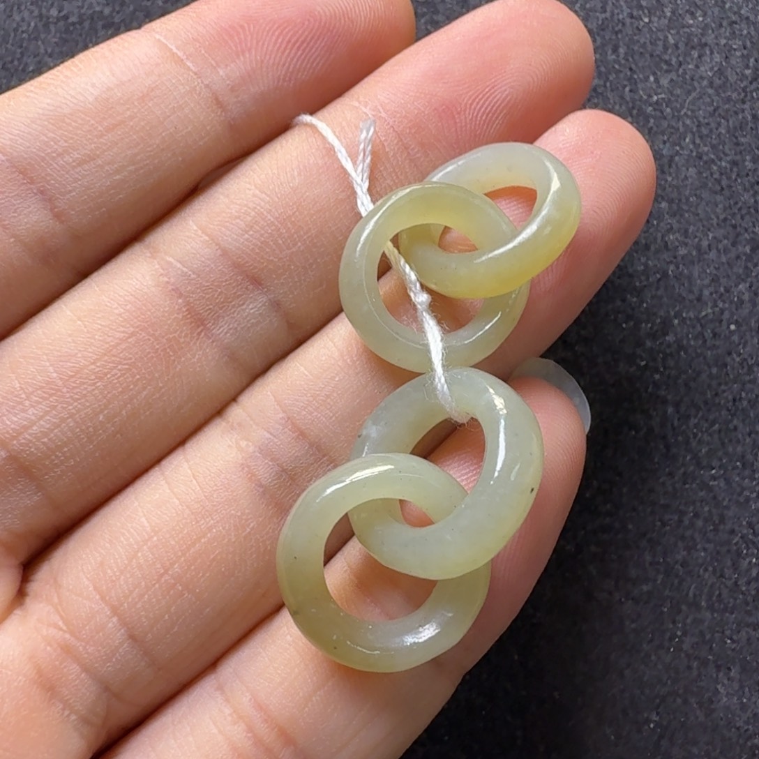 珠***绣和田玉未镶嵌颈饰