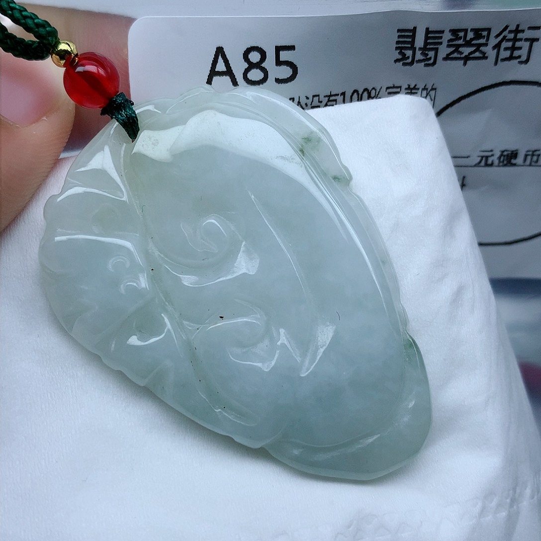 翡翠颈饰未镶嵌牌子