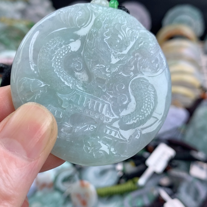 翡翠颈饰未镶嵌吊坠