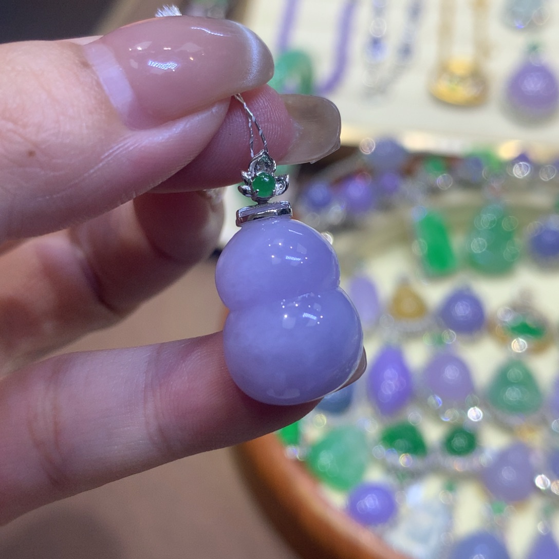 小****翡翠18K金镶嵌颈饰