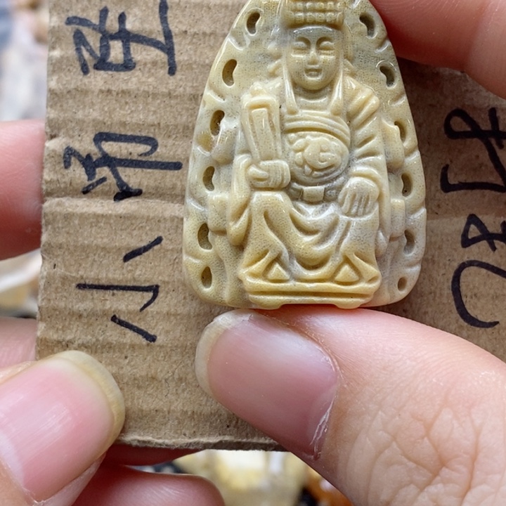 硅化珊瑚（珊瑚玉）颈饰未镶嵌