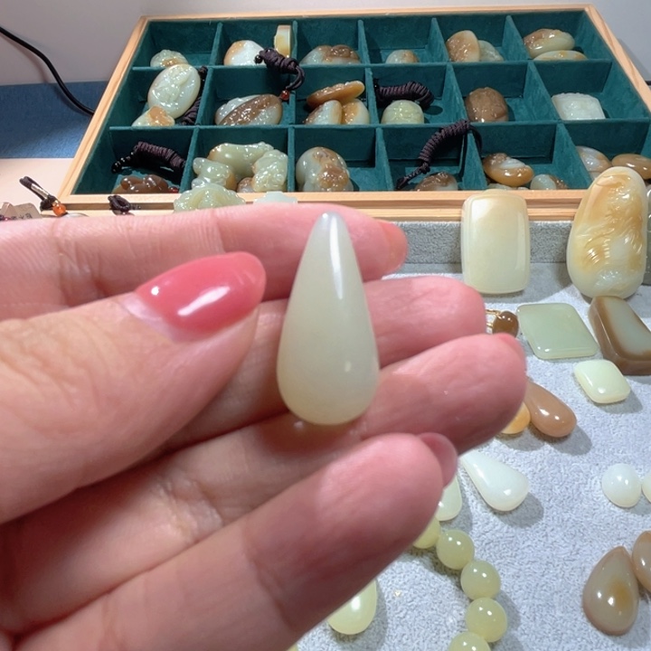未镶嵌和田玉（糖玉）珠宝半成品