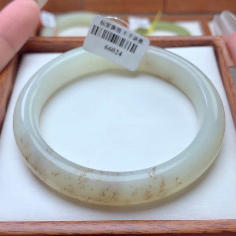 【闪购商品】和田玉手镯未镶嵌58