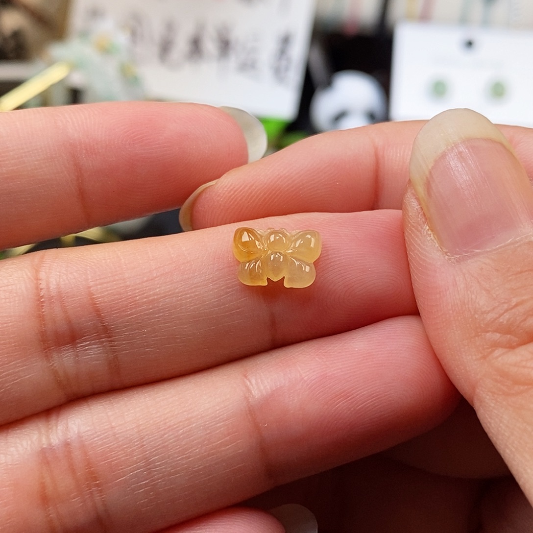 翡翠未镶嵌颈饰蝴蝶